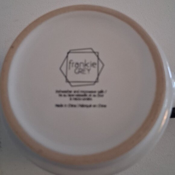 Frankie GREY Christmas Mugs Mr & Mrs Claus - Picture 3 of 6